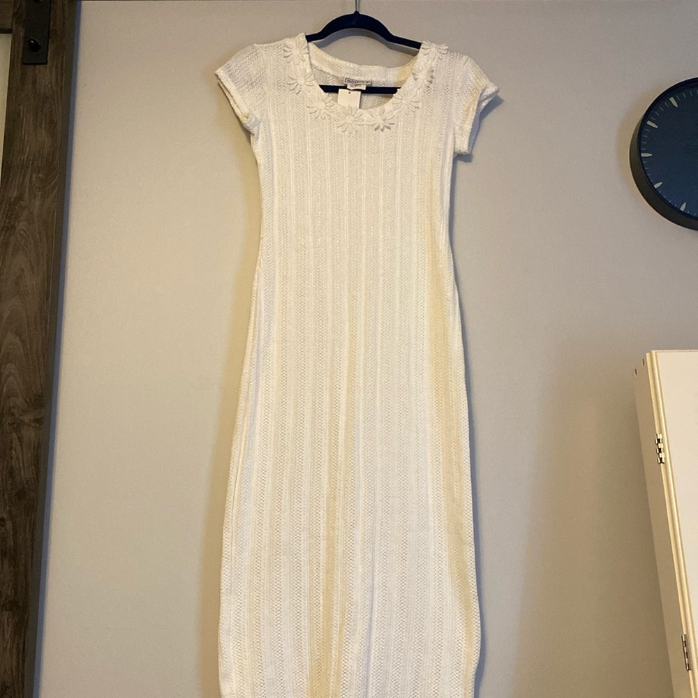 Never worn cute white maxi dress